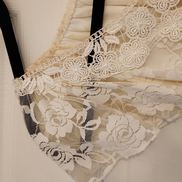 Dress Barn Ivory Lace Flutter Sleeve Top Size S - Picture 5 of 9